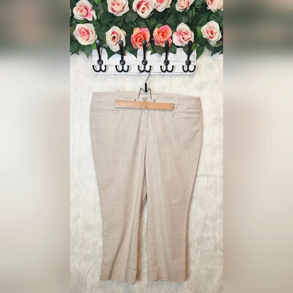 Dalia Patterned Stretch Capri Pants